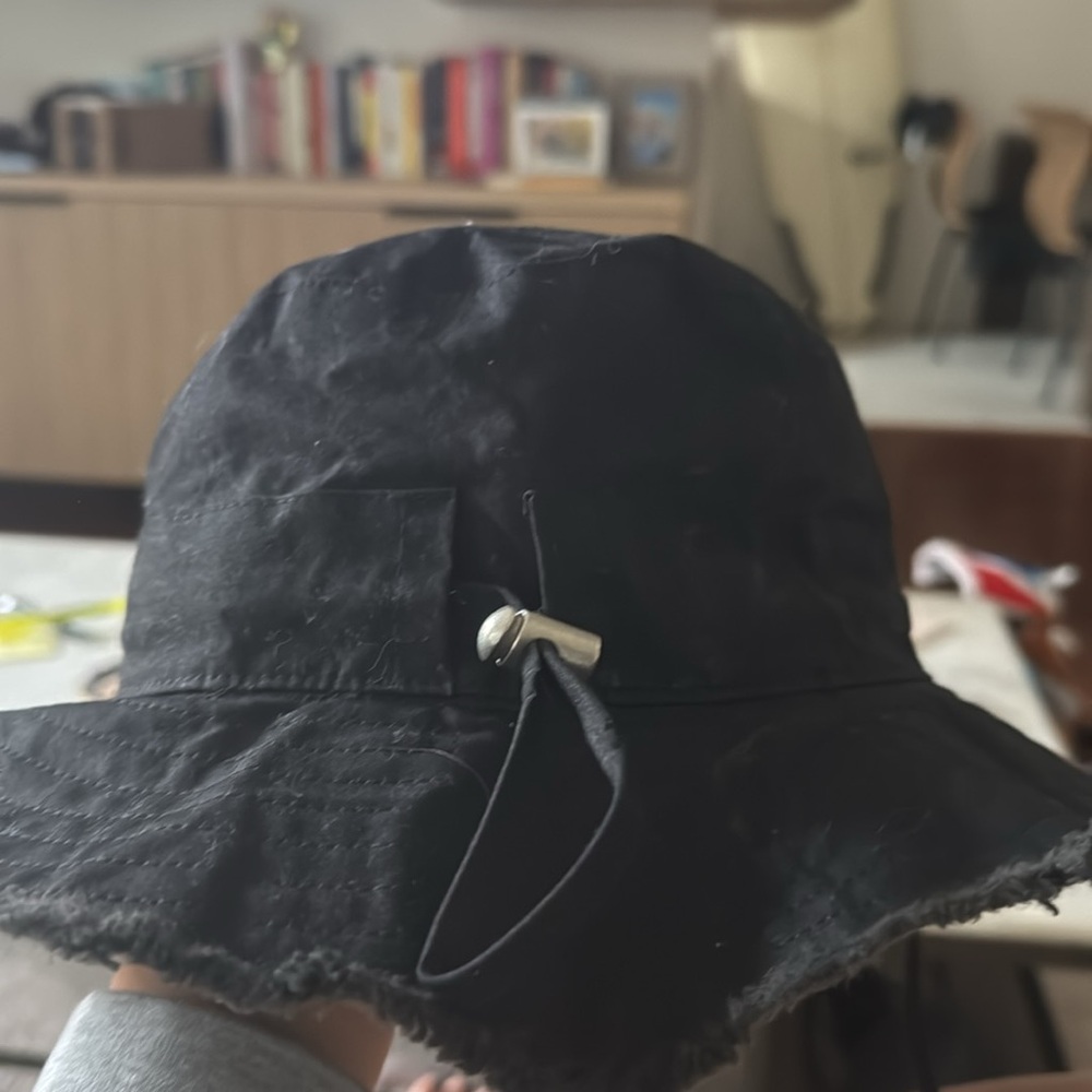 Jacquemus Bucket Hat - Picture 5 of 5